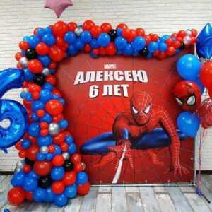 Фотозона из шаров «Человек Паук»